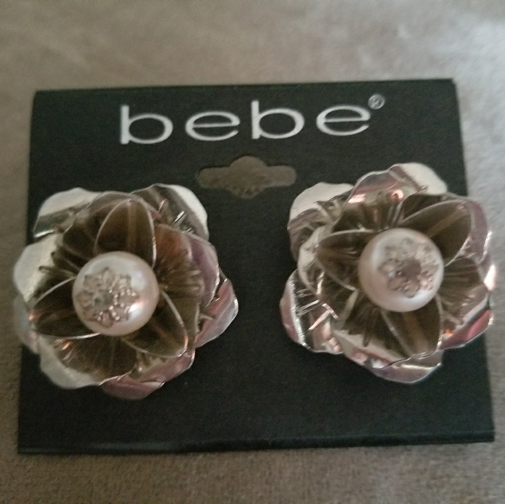 Bebe Rose/Pearl Studs